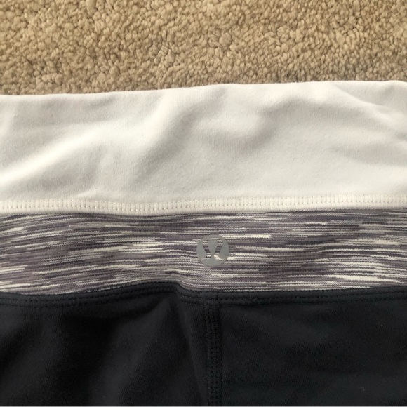 Lululemon REVERSIBLE biker shorts - Picture 3 of 5